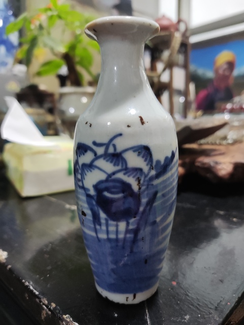 古玩陶瓷清代花卉紋青花瓶拍賣,當(dāng)前價(jià)格698元