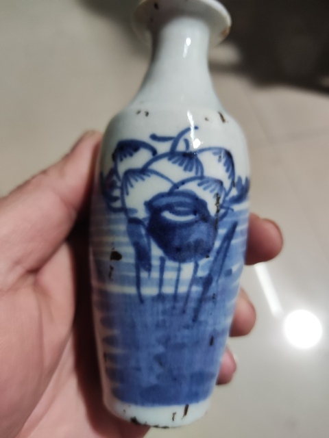 古玩陶瓷清代花卉紋青花瓶拍賣,當(dāng)前價(jià)格698元