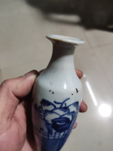 古玩陶瓷清代花卉紋青花瓶拍賣,當(dāng)前價(jià)格698元