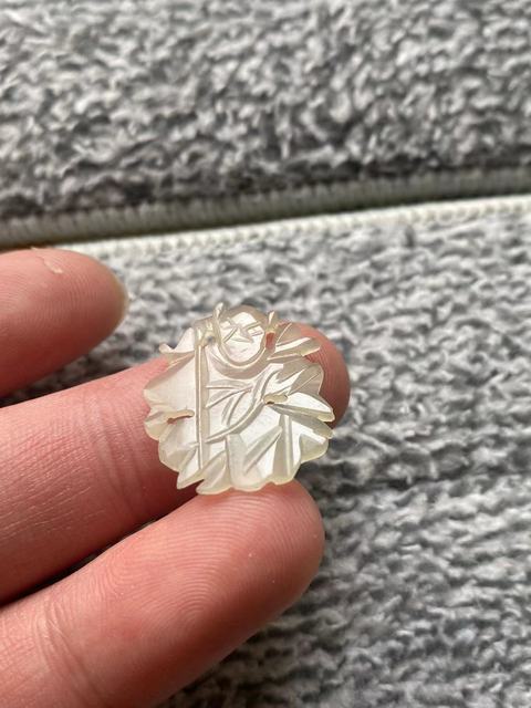 古玩玉器清代和田玉雕“人物”花飾拍賣,當(dāng)前價格100元