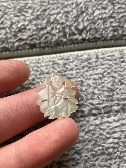 古玩玉器清代和田玉雕“人物”花飾拍賣,當(dāng)前價格100元