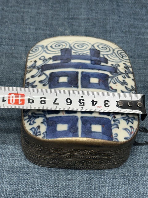 古玩陶瓷清中期纏枝花囍字紋青花蓋盒拍賣，當前價格269元
