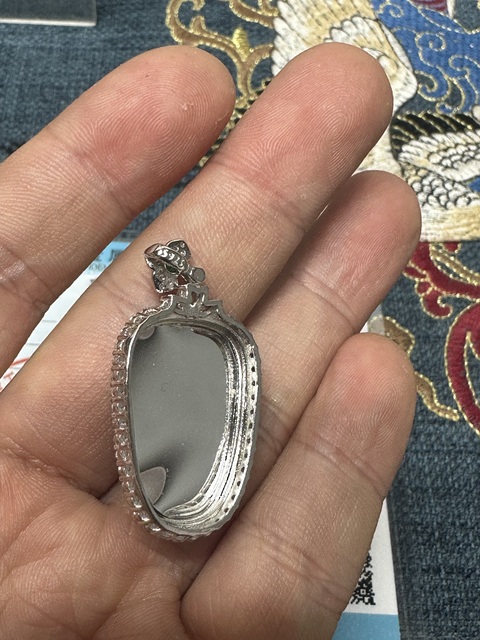 古玩陶瓷精品大家大葉翡翠胸墜拍賣,當(dāng)前價(jià)格980元
