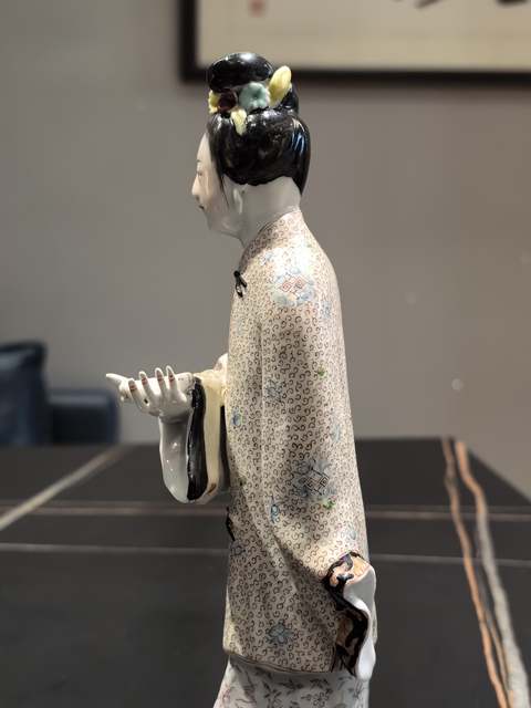 古玩陶瓷粉彩林黛玉造像拍賣，當前價格3888元