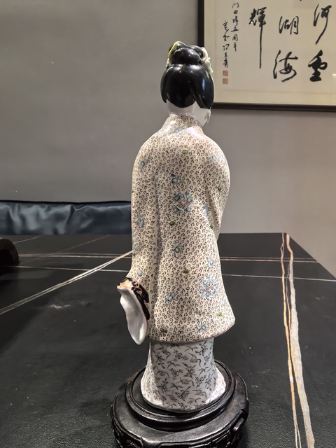 古玩陶瓷粉彩林黛玉造像拍賣，當前價格3888元