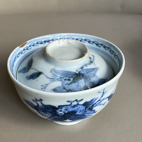 古玩陶瓷日本明治青花三多蓋碗拍賣,當前價格100元