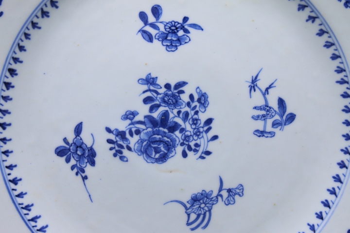 古玩陶瓷清康熙·青花錦地開窗折枝四季花卉紋折沿大盤拍賣,當前價格188元