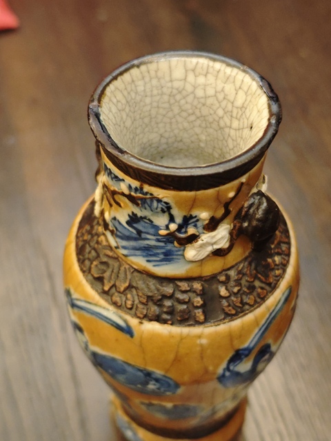 古玩陶瓷清晚期哥釉青花人物紋梅耳瓶拍賣,當前價格999元