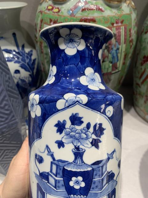古玩陶瓷晚清光緒青花冰梅開窗博古紋瓶拍賣，當前價格7600元