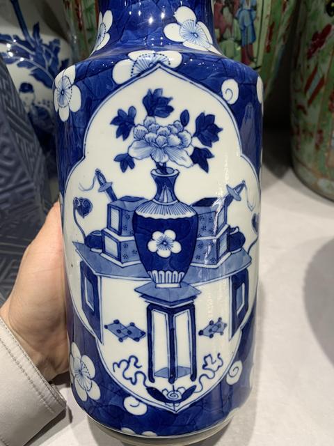 古玩陶瓷晚清光緒青花冰梅開窗博古紋瓶拍賣，當前價格7600元