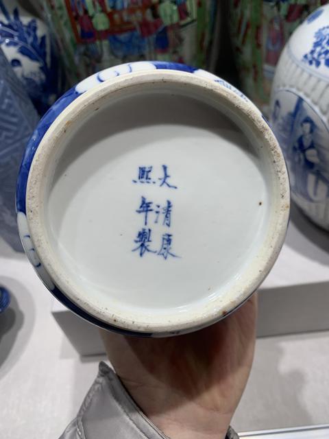 古玩陶瓷晚清光緒青花冰梅開窗博古紋瓶拍賣，當前價格7600元