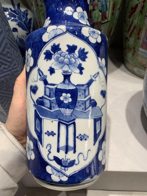 古玩陶瓷晚清光緒青花冰梅開窗博古紋瓶拍賣，當前價格7600元