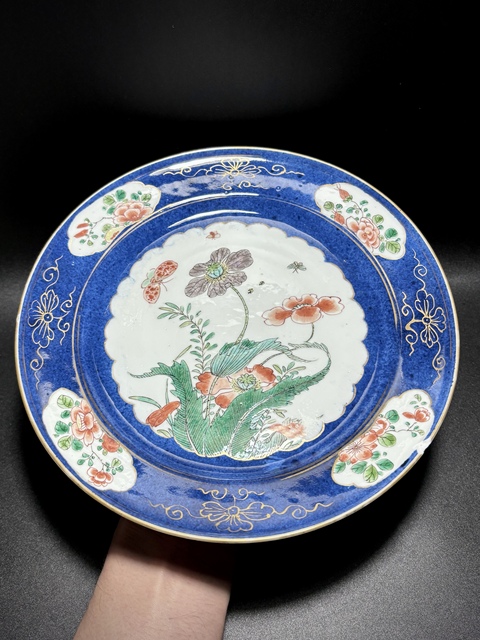 古玩陶瓷清康熙·灑藍(lán)釉開窗五彩“蝶戀花”花卉紋折沿盤拍賣,當(dāng)前價(jià)格2850元