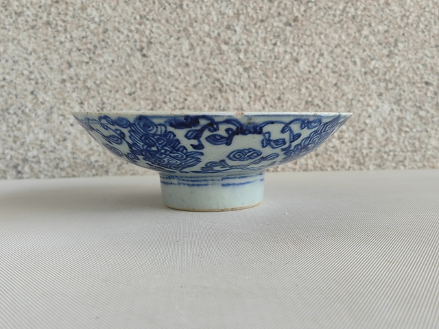 古玩陶瓷青花纏枝花卉紋高足碗拍賣，當前價格260元