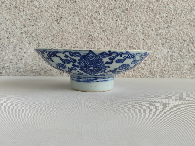 古玩陶瓷青花纏枝花卉紋高足碗拍賣，當前價格260元