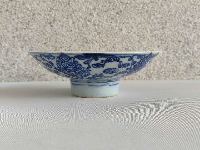 古玩陶瓷青花纏枝花卉紋高足碗拍賣，當前價格260元