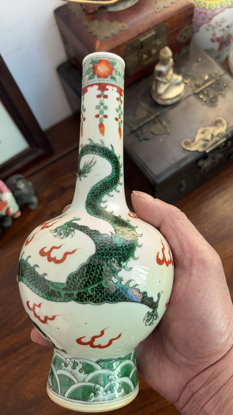 古玩陶瓷五彩龍紋長頸瓶真品鑒賞圖