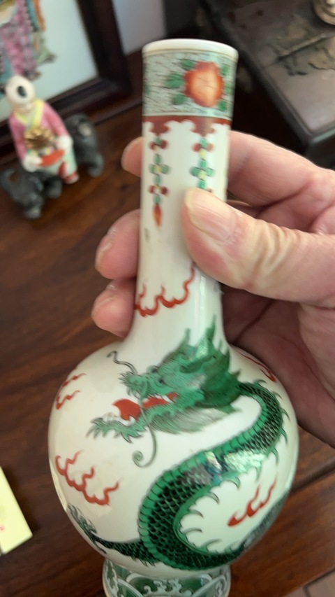 古玩陶瓷五彩龍紋長頸瓶真品鑒賞圖