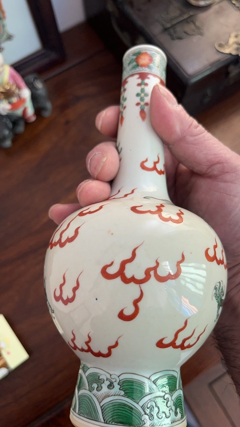 古玩陶瓷五彩龍紋長頸瓶真品鑒賞圖
