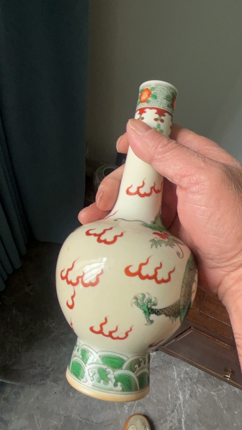 古玩陶瓷五彩龍紋長頸瓶真品鑒賞圖
