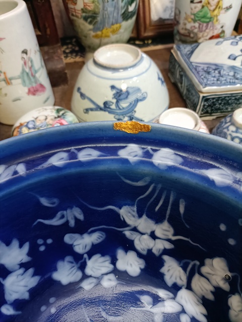 古玩陶瓷清中霽藍釉堆白花卉紋折沿盆拍賣,當前價格2888元