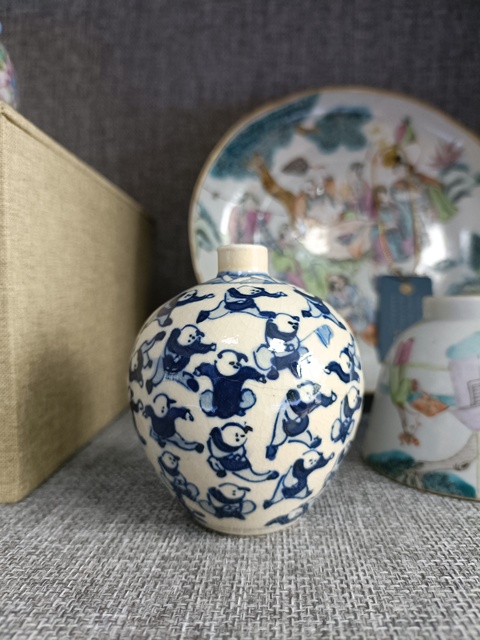 古玩陶瓷晚清煨瓷青花嬰戲圖罐拍賣,當前價格3888元