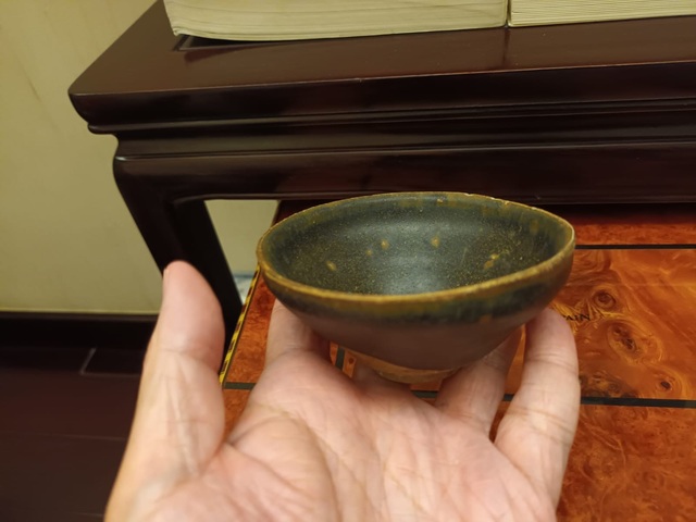 古玩陶瓷醬釉盞真品鑒賞圖