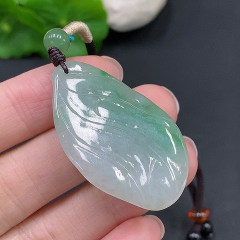 古玩玉器258天然翡翠年年有余掛件拍賣,當前價格380元