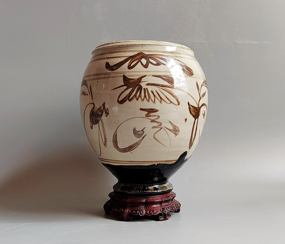 古玩陶瓷明代白地褐彩雙色釉花卉壽字紋罐拍賣，當前價格1650元