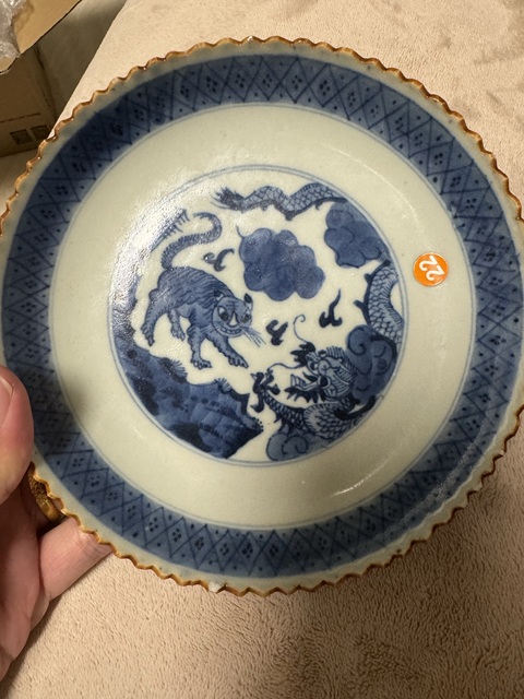 古玩陶瓷清嘉慶青花龍虎紋花口盤真品鑒賞圖