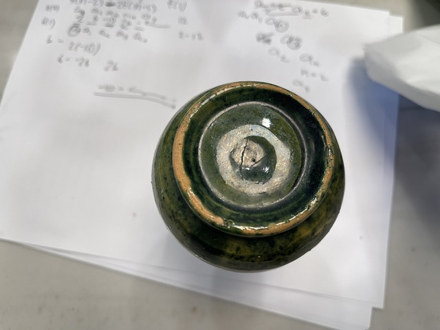 古玩陶瓷綠釉花口瓶真品鑒賞圖