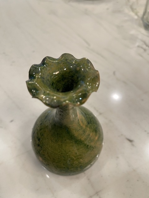 古玩陶瓷綠釉花口瓶真品鑒賞圖