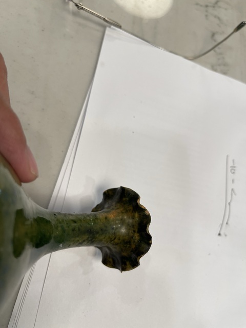 古玩陶瓷綠釉花口瓶真品鑒賞圖