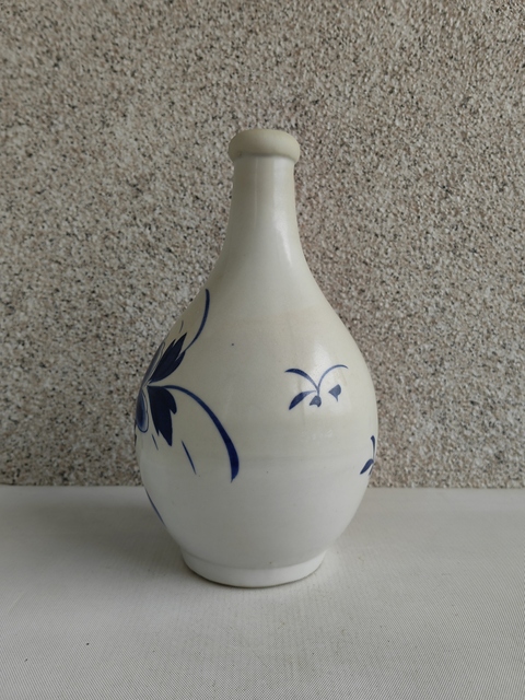 古玩陶瓷花卉紋青花瓶真品鑒賞圖