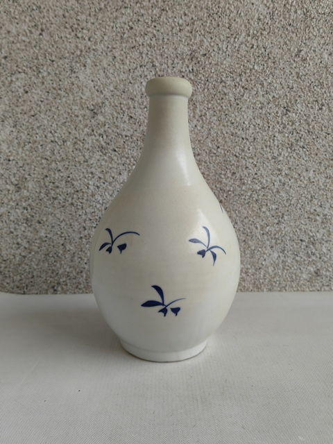 古玩陶瓷花卉紋青花瓶真品鑒賞圖