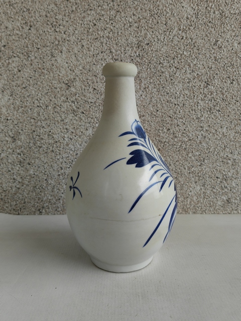 古玩陶瓷花卉紋青花瓶真品鑒賞圖