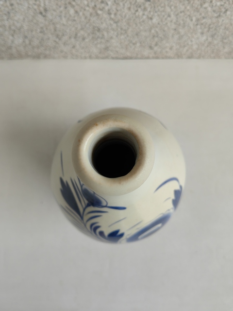 古玩陶瓷花卉紋青花瓶真品鑒賞圖