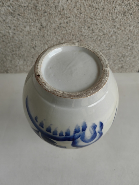 古玩陶瓷花卉紋青花瓶真品鑒賞圖