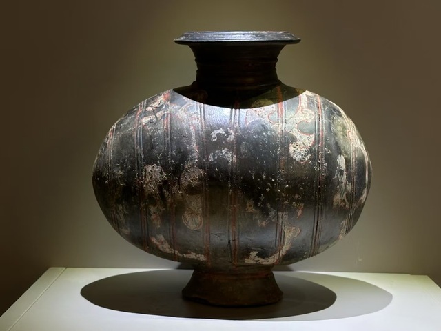 古玩陶瓷彩繪龍紋繭形壺真品鑒賞圖