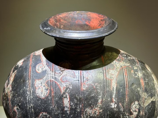 古玩陶瓷彩繪龍紋繭形壺真品鑒賞圖