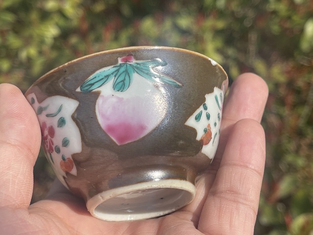 古玩陶瓷醬釉粉彩花卉杯真品鑒賞圖