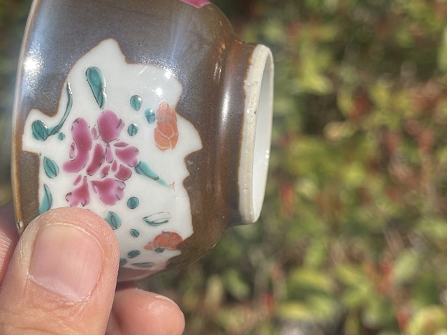 古玩陶瓷醬釉粉彩花卉杯真品鑒賞圖