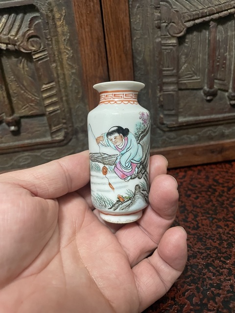 古玩陶瓷劉海戲金蟾粉彩瓶拍賣,當(dāng)前價(jià)格2200元