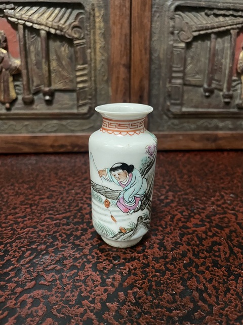 古玩陶瓷劉海戲金蟾粉彩瓶拍賣,當(dāng)前價(jià)格2200元