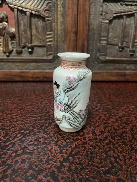 古玩陶瓷劉海戲金蟾粉彩瓶拍賣,當(dāng)前價(jià)格2200元