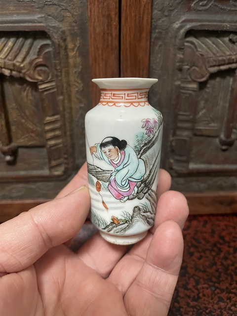 古玩陶瓷劉海戲金蟾粉彩瓶拍賣,當(dāng)前價(jià)格2200元