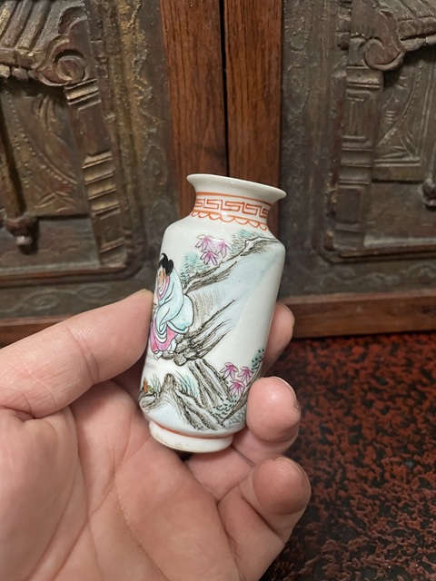 古玩陶瓷劉海戲金蟾粉彩瓶拍賣,當(dāng)前價(jià)格2200元