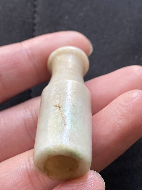 古玩玉器清代翡翠雕“素紋煙嘴”拍賣(mài),當(dāng)前價(jià)格1280元