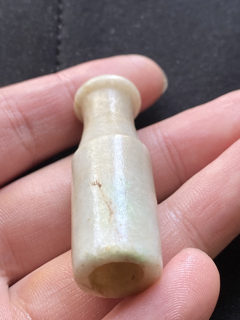 古玩玉器清代翡翠雕“素紋煙嘴”拍賣(mài),當(dāng)前價(jià)格1280元