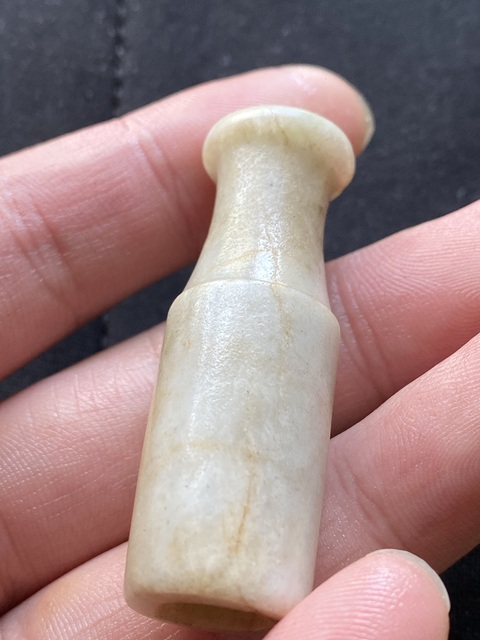 古玩玉器清代翡翠雕“素紋煙嘴”拍賣(mài),當(dāng)前價(jià)格1280元